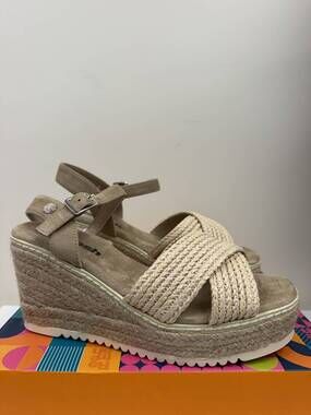 NEW XTI women's casual sandals in beige